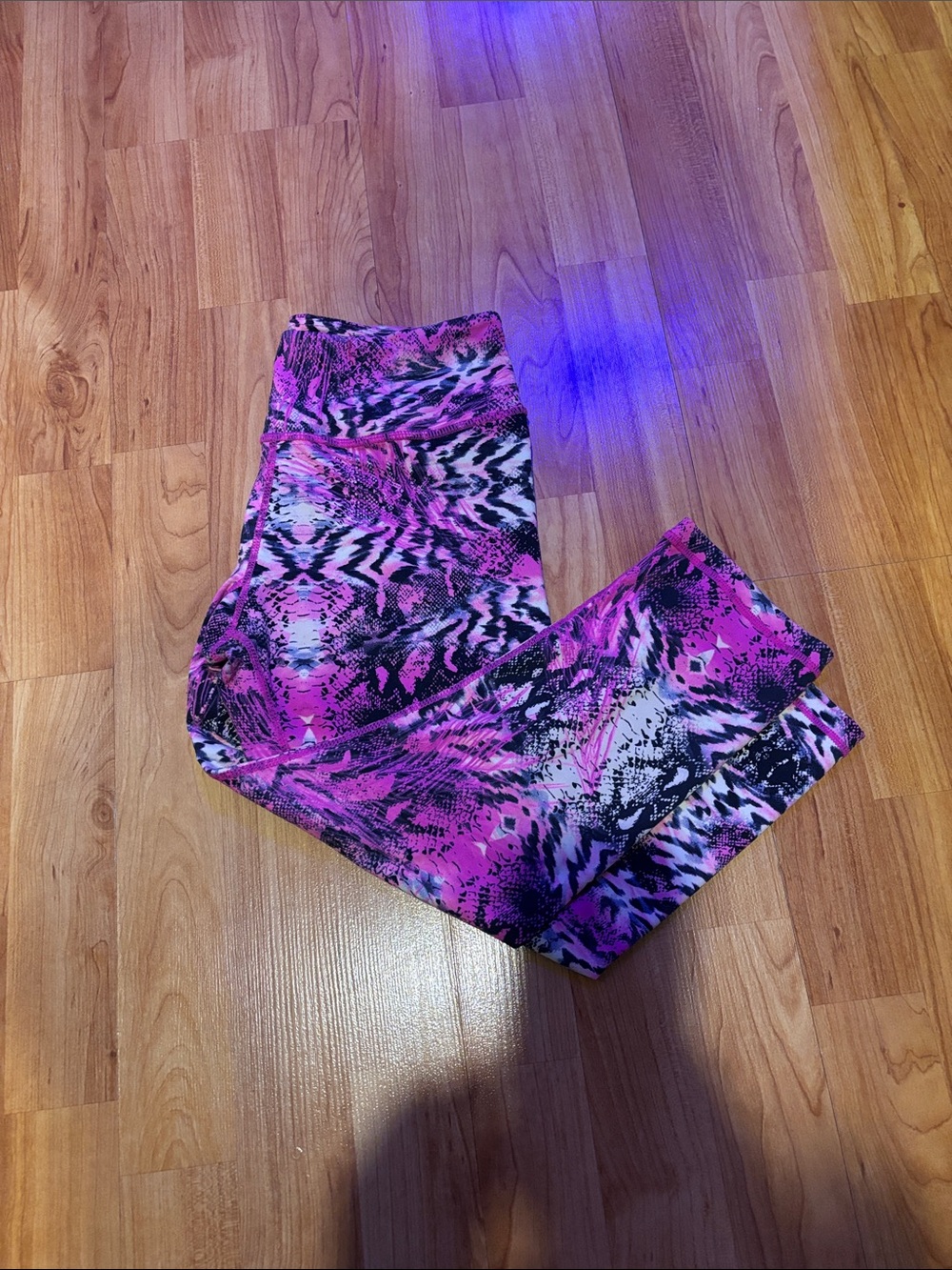 Lululemon pink printed leggings - Picture 2 of 5